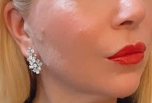 Load image into Gallery viewer, Classic Floral Drop Diamond Earrings