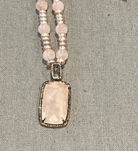 Load image into Gallery viewer, Pink Pearl Pendant Necklace