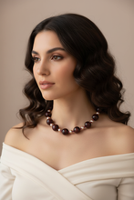 Load image into Gallery viewer, Model lifestyle shot