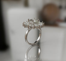 Load image into Gallery viewer, Diamond Sunflower Ring