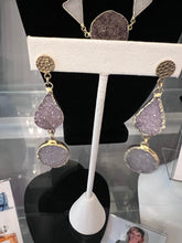 Load image into Gallery viewer, Druzy Dangling Earrings with Gold Round Hammered Posts
