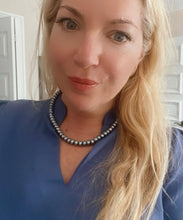 Load image into Gallery viewer, Silver Grey Pearl Streamlined Necklace
